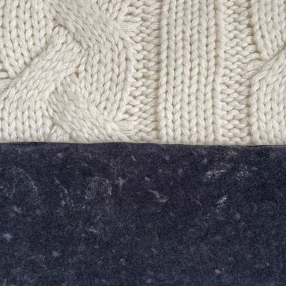 ⚡️3 for $20⚡️ American Eagle Speckled Black Rolled Sleeve T-Shirt - Picture 8 of 8